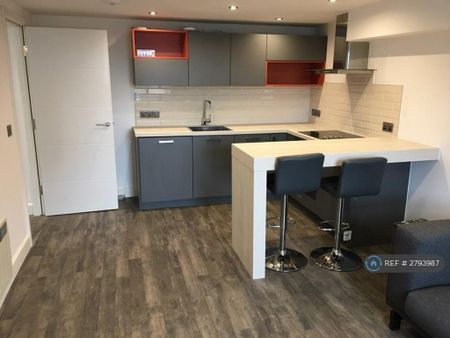 2 bedroom flat to rent - Photo 2