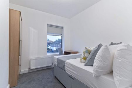 4 bedroom terraced house to rent - Photo 5