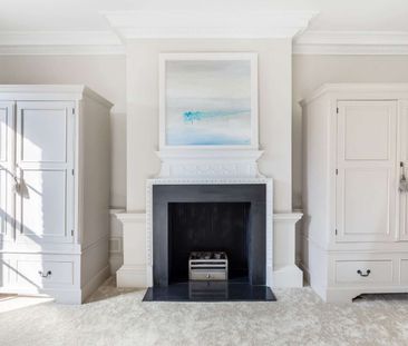 An elegant Grade II listed Georgian townhouse in the heart of Richmond - Photo 1