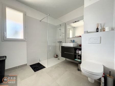 Location - Beau T2 en rez-de-chaussée avec grande terrasse et parking à Castries - Photo 4