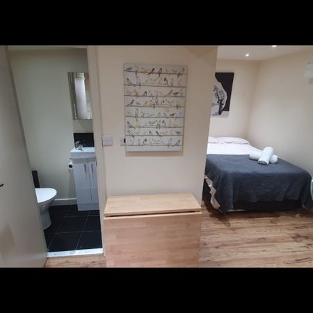 Studio Flat, High Road, NW10 - Photo 4