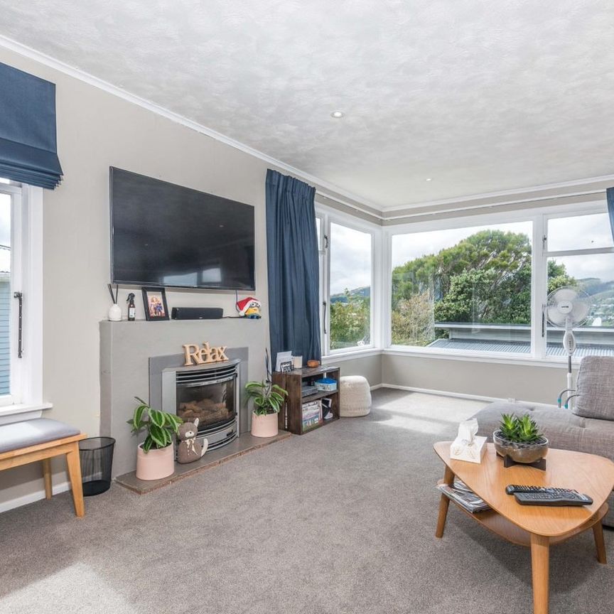 24 Franklyn Road, Tawa - Photo 1