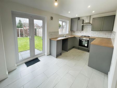 3 Bedroom Townhouse for rent in Sargeson Road, Armthorpe, Doncaster - Photo 4