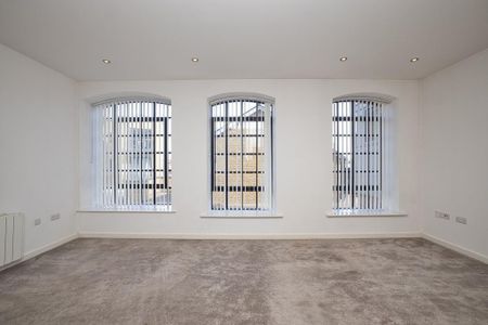 2 bedroom flat to rent - Photo 2