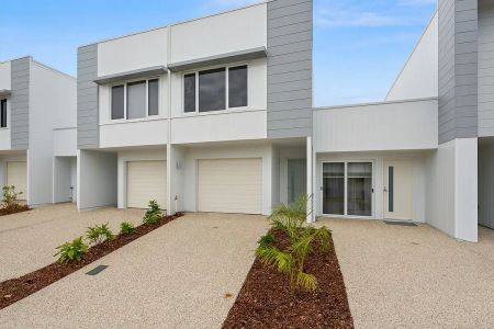 “Spacious Townhouse in Thriving Kallangur!” - Photo 4