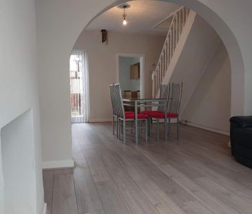 2 bedroom terraced house to rent - Photo 4