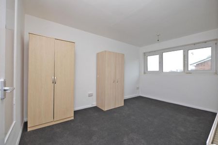 3 bedroom flat to rent - Photo 5