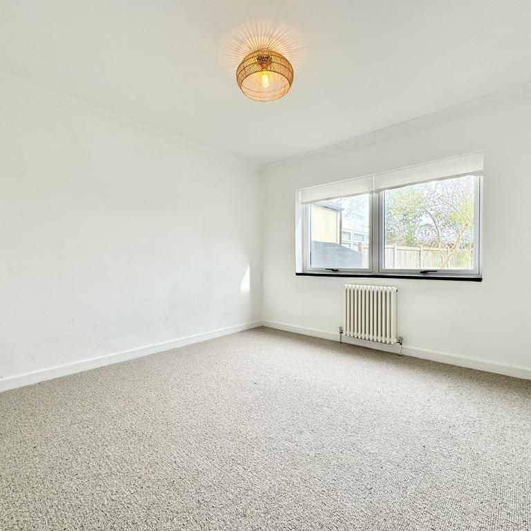 4 bedroom bungalow to rent - Photo 1