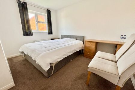 4 bedroom detached house to rent - Photo 5