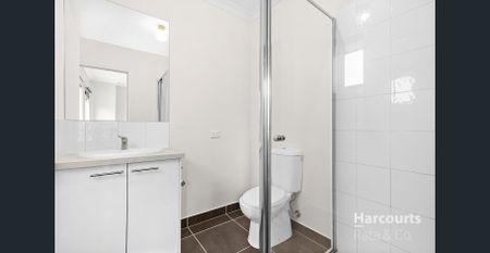 Spacious 4-Bedroom Home in South Morang - Photo 4