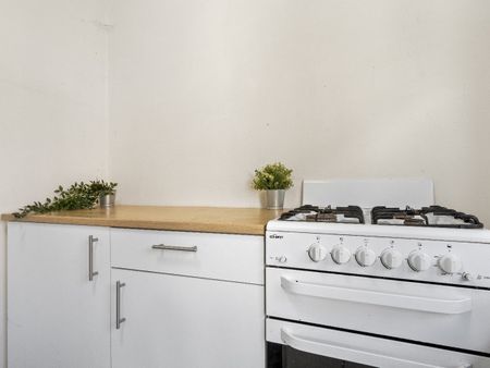 Redfern - Photo 2