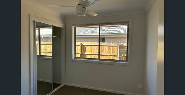 Modern 2-Bedroom Duplex! - Photo 1