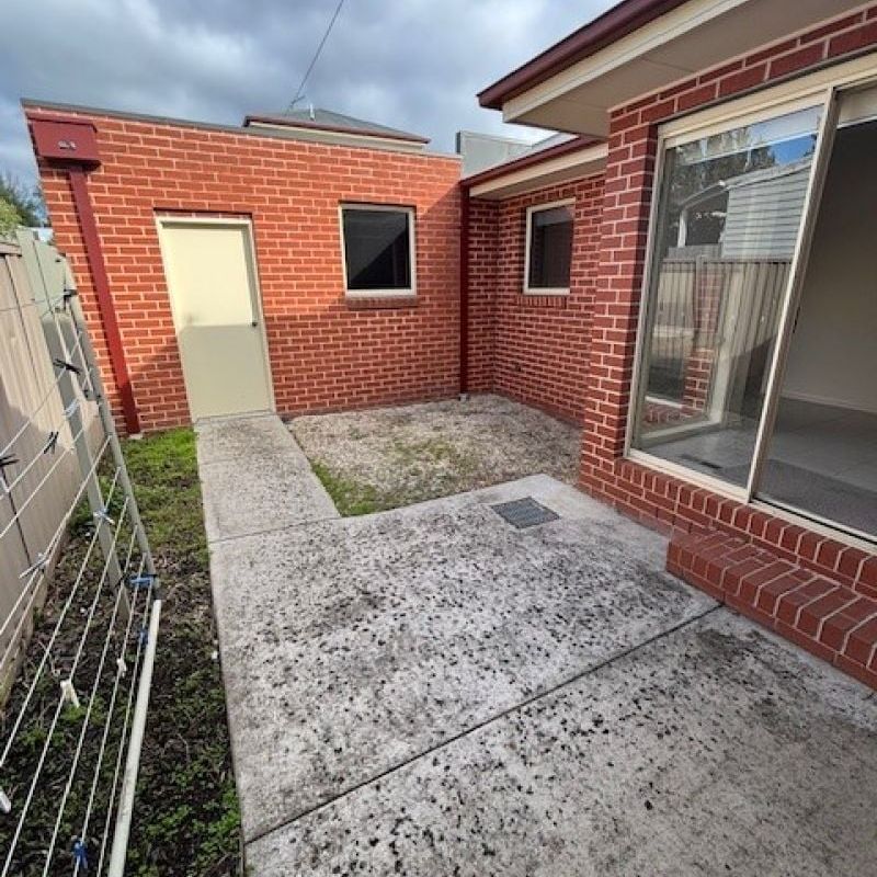 Freshly Updated, 3 Bedroom, 2 Bathroom - Photo 1