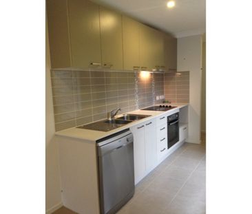 AIR CONDITIONED TWO BEDROOM DUPLEX WITH LARGE COURTYARD ! - Photo 4