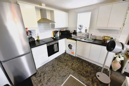 2 bedroom Flat in Flat 3, Leeds - Photo 5