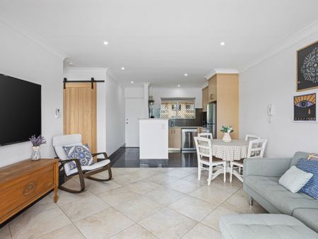 Fully Furnished Apartment in Ideal New Farm Location - Photo 3