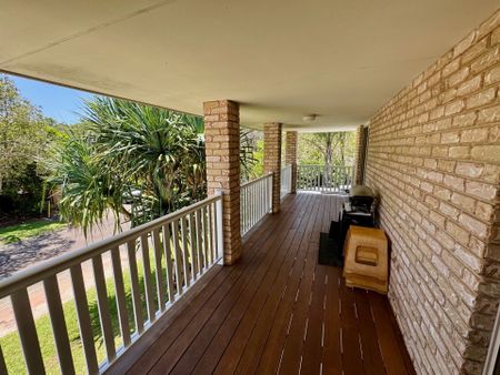 Amazing 4 Bedroom Family Home in Noosaville &vert; &dollar;885 Per Week - Photo 4