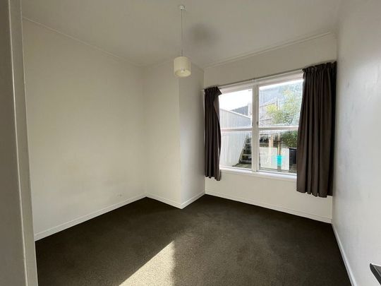 Charming 2 Bedroom Flat in Mount Victoria - Photo 1