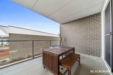 TOP FLOOR 2 BEDROOM APARTMENT - Photo 2