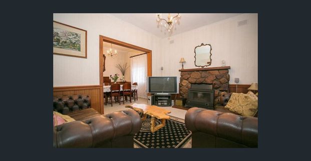 Hi, I’m your family home in a blue-chip coastal school zone - Photo 1