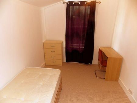 4 bedroom semi-detached house to rent - Photo 2