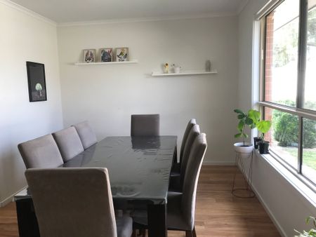 Great 3 Bedroom Home in a Great Location - Photo 3