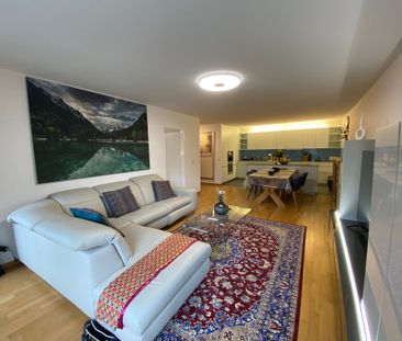 💎 Elegant Furnished 4.5-Room Home with a Beautiful Balcony in Seebach - Photo 1