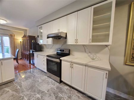 For Lease - 24 Golden Oak Avenue, Richmond Hill, Ontario - Photo 2
