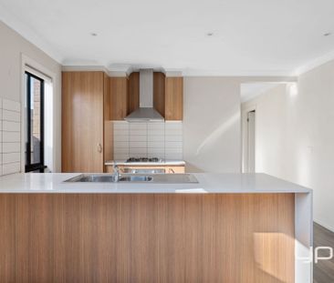 MODERN FAMILY LIVING IN A SOUGHT-AFTER LOCATION - Photo 4