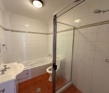 Spacious modern 3-bedroom apartment with amenities - Photo 5