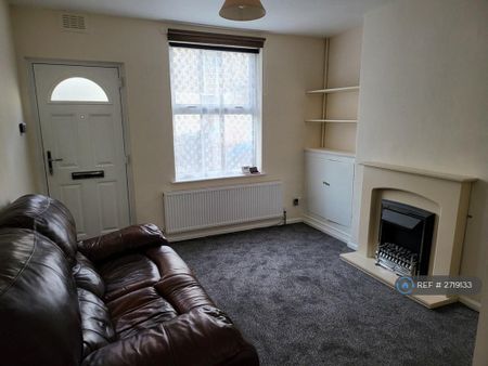 2 bedroom terraced house to rent - Photo 4