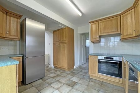 North Looe, Reigate Road, Ewell, KT17 - Photo 2