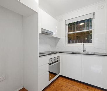 Renovated Studio Wtih Carspace - Photo 3