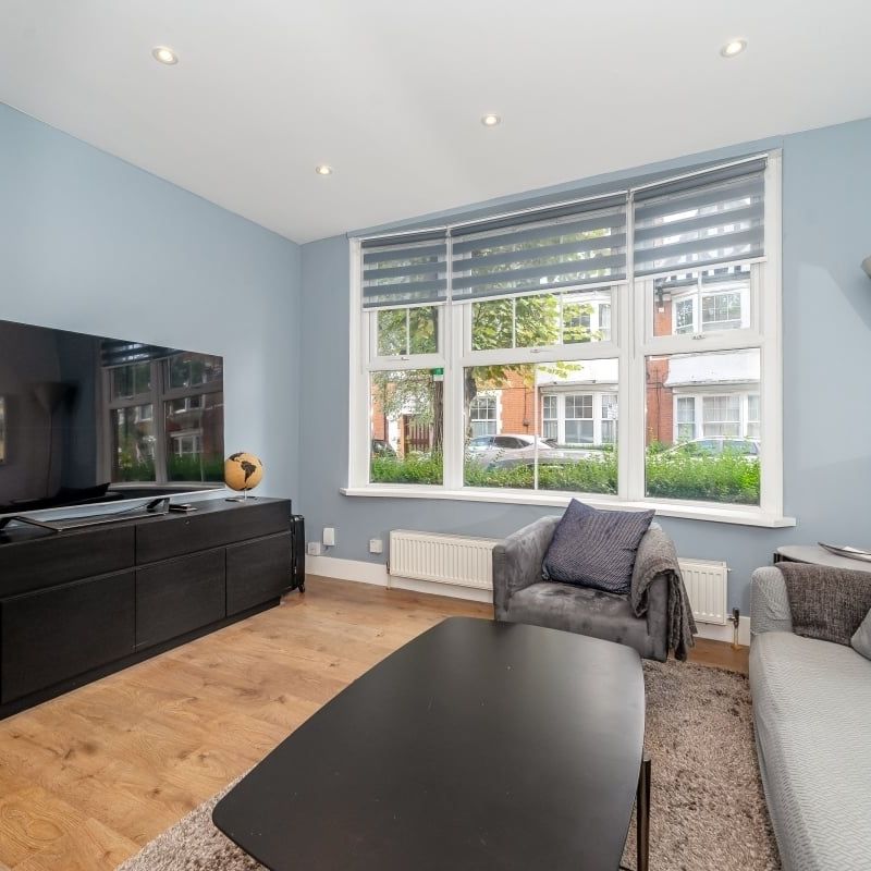 3 bedroom flat to rent - Photo 1