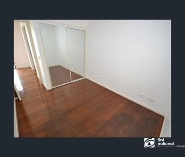 LOWSET UNIT IN GATED COMPLEX IN BEAUTIFUL KANGAROO POINT - Photo 3