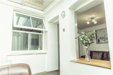 5 bedroom semi-detached house to rent - Photo 2