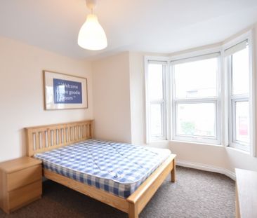 3 Bed - Warwick Street, Heaton - Photo 3