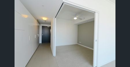 One bedroom apartment with City Views!! - Photo 2