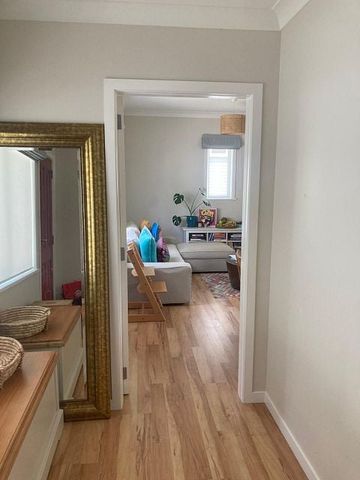 Two bedroom flat with great sun and view! - Photo 4