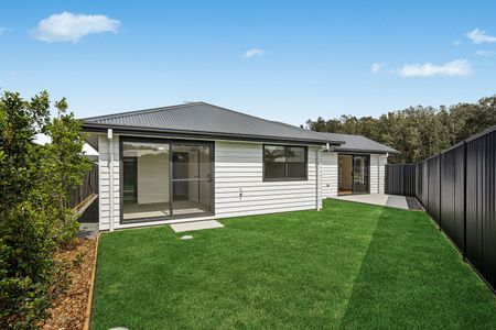 19 Solomon Drive, Lake Cathie NSW 2445 - House For Rent | Domain - Photo 5