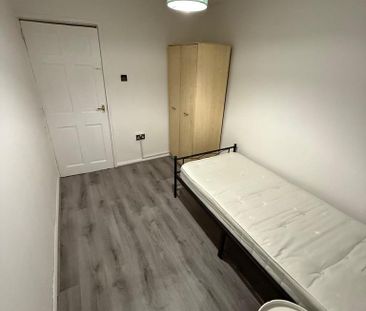 1 bedroom in a house share to rent - Photo 6