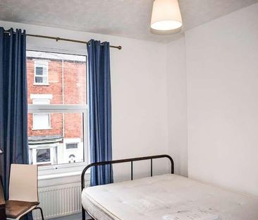Beautiful Bedroom House, LN2 - Photo 5
