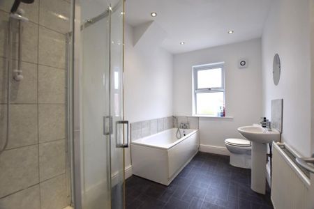 2 bedroom terraced house to rent - Photo 3