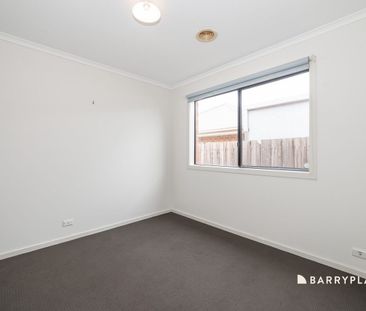 5 Benshaw Court, Hillside, Vic 3037 - Photo 2