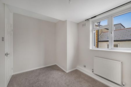 3 bedroom flat to rent - Photo 2