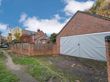 4 bedroom semi-detached house to rent - Photo 2