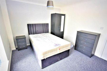 1 bedroom in a house share to rent - Photo 3