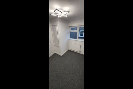 3 Bed Semi-Detached House, Four Acres, BS13 - Photo 3