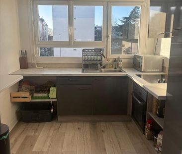 A LOUER APPARTEMENT - RESIDENCE BONAPARTRE II - T2 - LAVAL - Photo 4