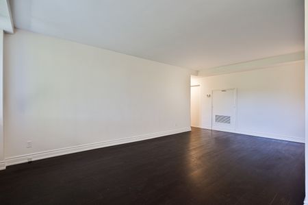 2 Bedrooms - Photo 2